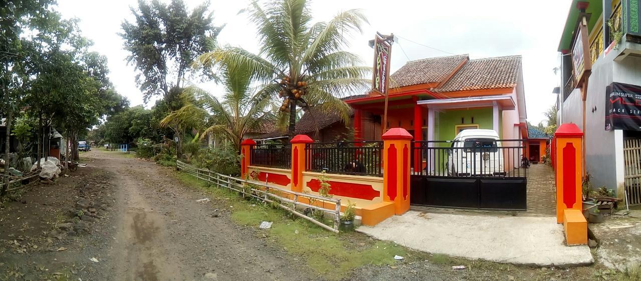 Yunior Guesthouse Tamansuruh Exterior foto
